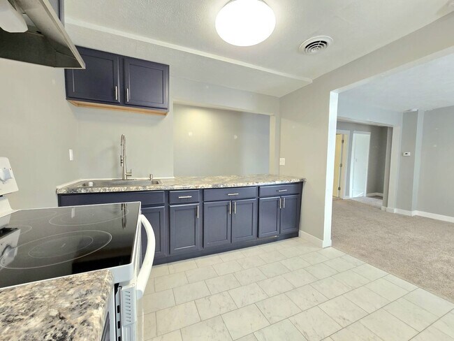 Photo - 815 N Main St Unidad C