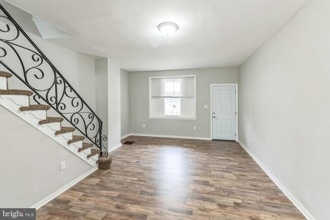 Photo - 3533 Joyce St