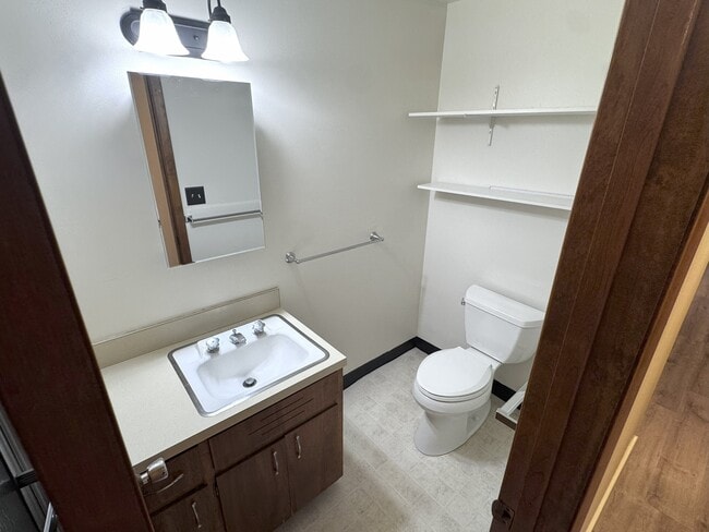 Photo - 3168 Dubuque St NE