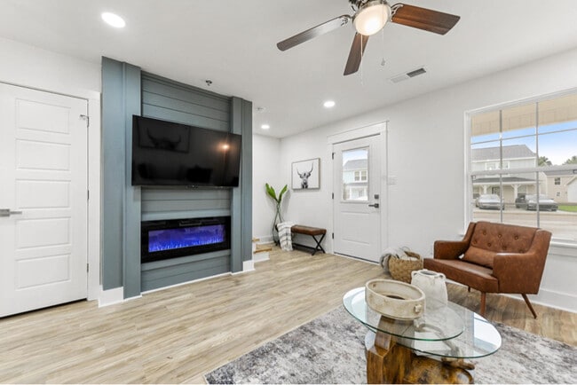 Photo - 1000 Middle Ln