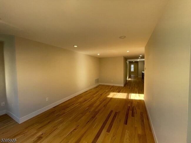 Photo - 119-121 Lewis St Unidad 1