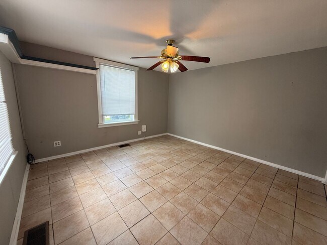 Photo - Large 3 bed 1 bath! - Elwood!