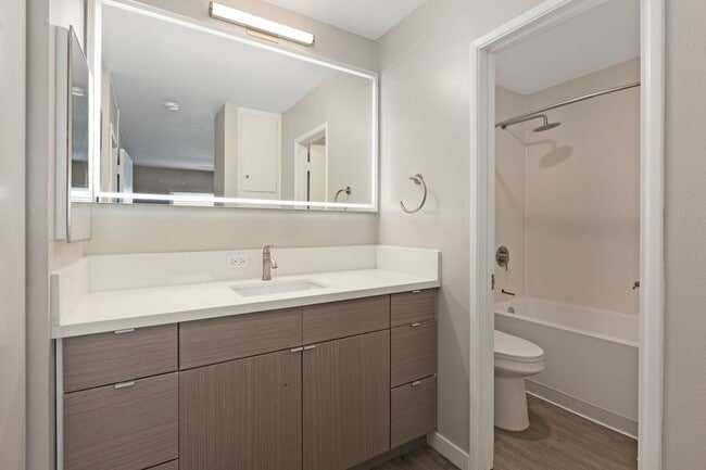 6305 Stanley Ave Unit 6305 Stanley Avenue #02