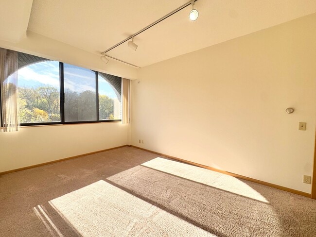 Photo - Shorewood Apartments