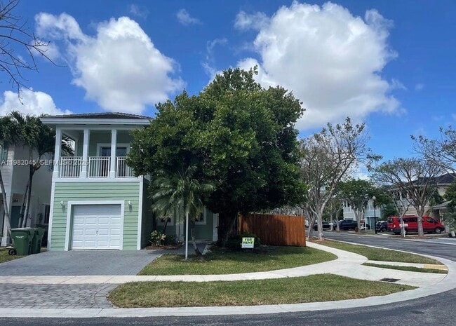 Building Photo - 390 NE 35th Ave