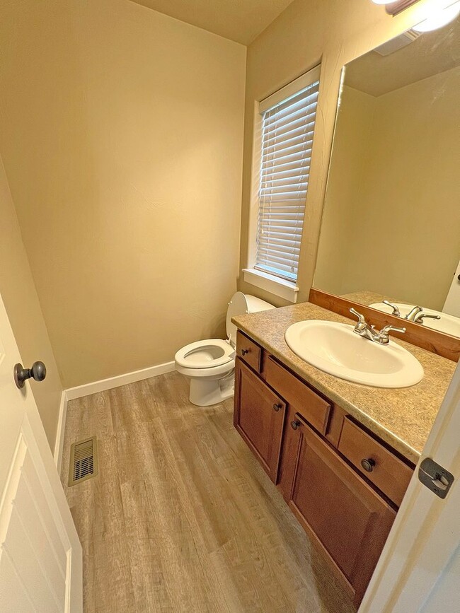 Photo - Three Bedroom in Four Corners, Water Included