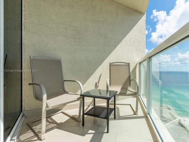 Building Photo - 16699 Collins Ave Unit 1709 Rental