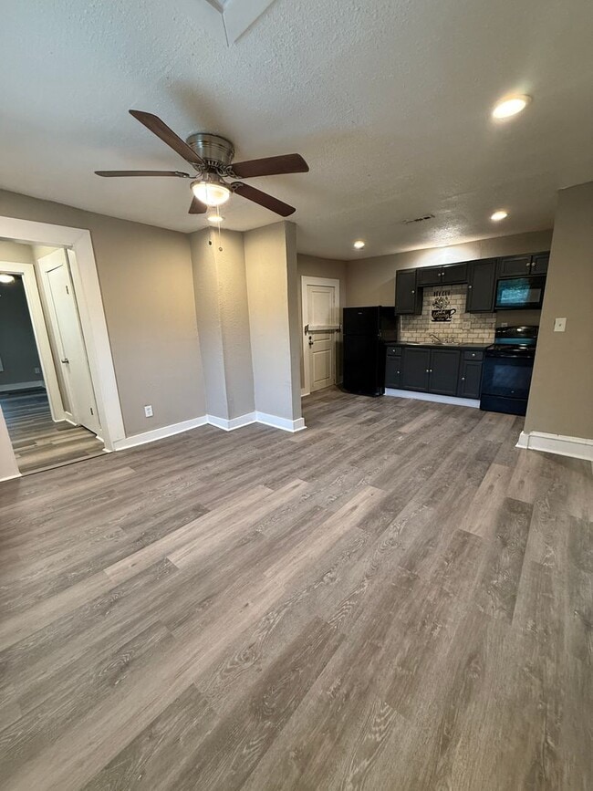 Photo - Fully Renovated 2 Bed / 1 Bath Duplex – Available Now