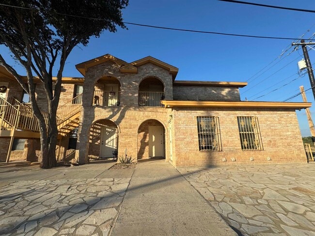 Building Photo - 4502 Llano Rd Unit 1