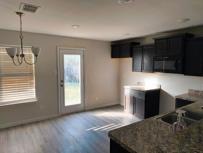 Photo - 1540 Chama Dr