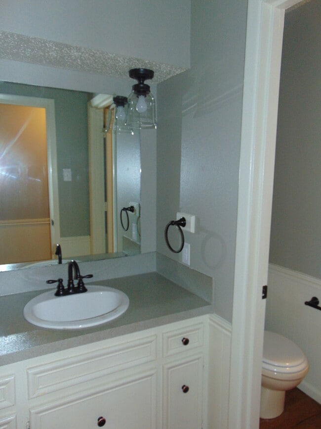 Photo - 6912-fre Unit A