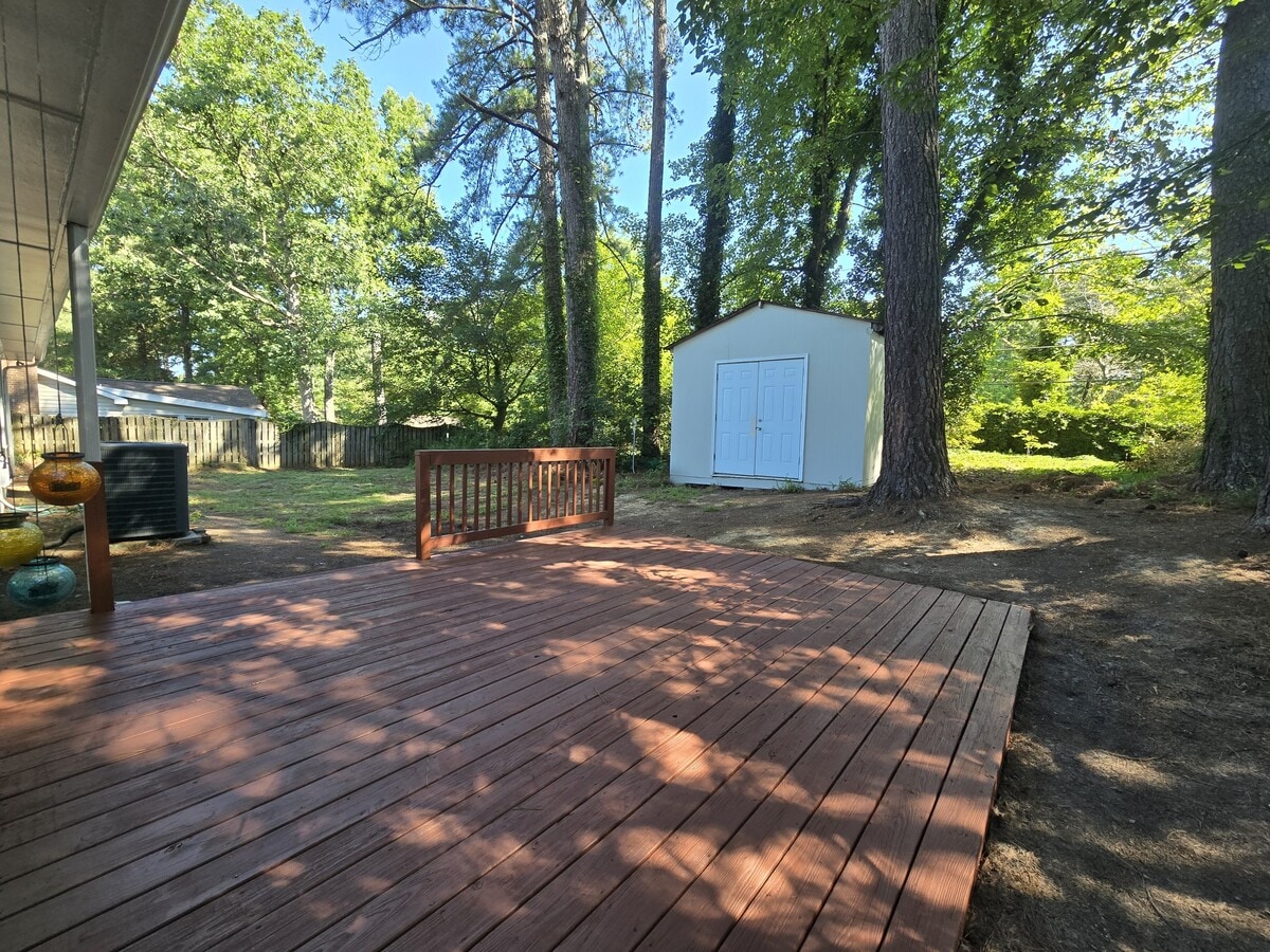 Photo - 1410 Suterland Rd