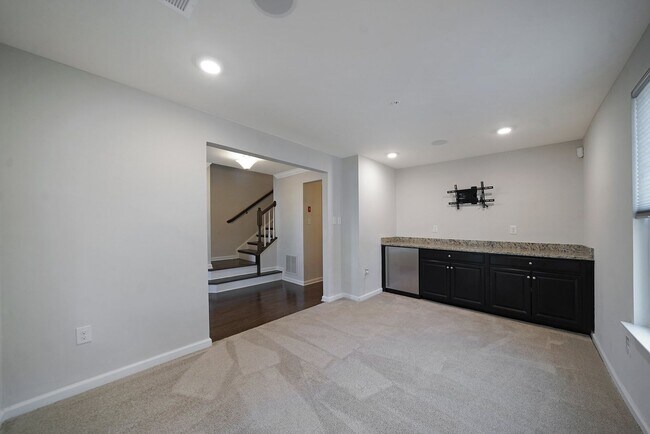 227 Quarry Point Rd