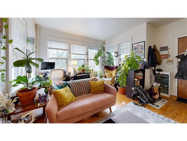 Building Photo - 1917 Emerson Ave S Unit 201 Rental
