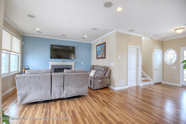 Photo - 207 Ceylon Ave