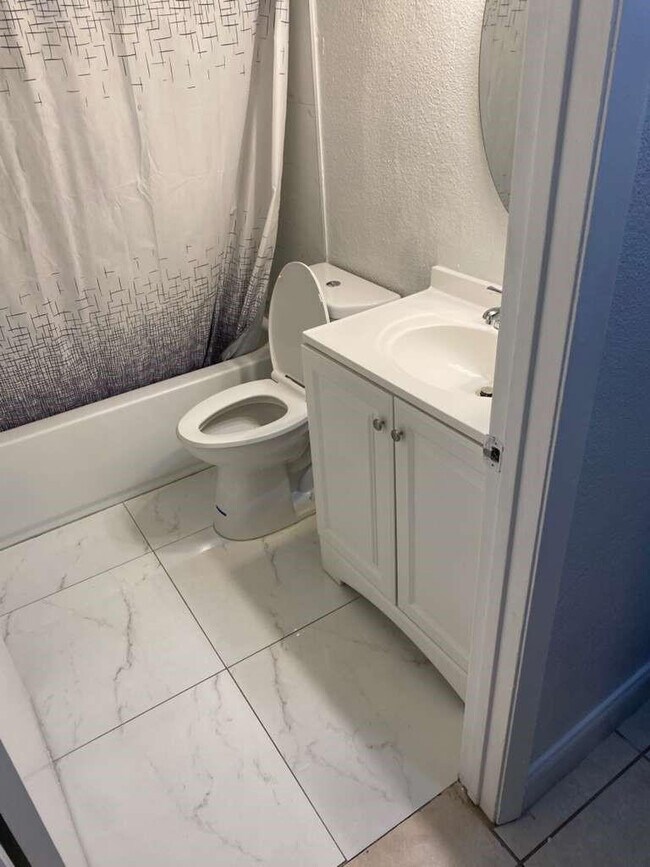 Photo - 3441 NW 44th St Unidad 203