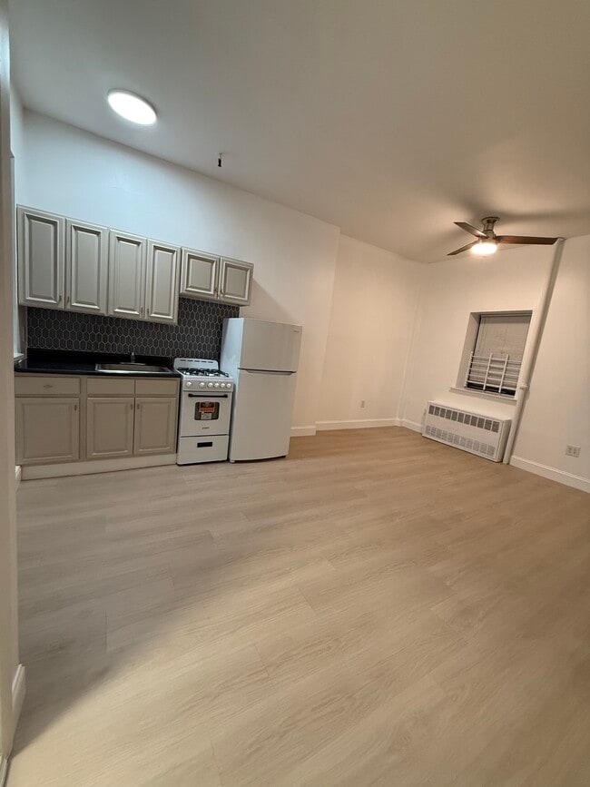 Photo - 662 4th Ave Unit Updated Studio in Greenwood Heights