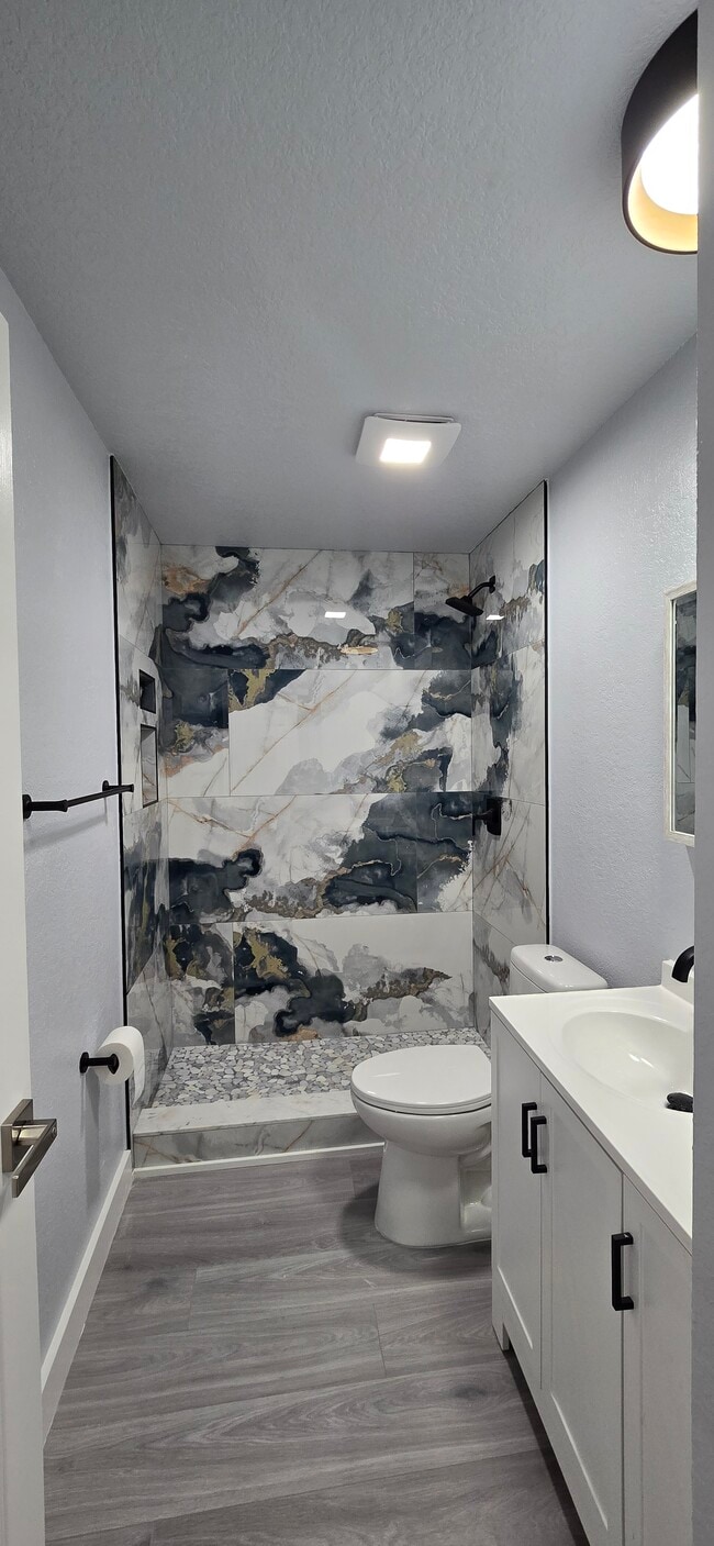 Photo - 2044 44th St S