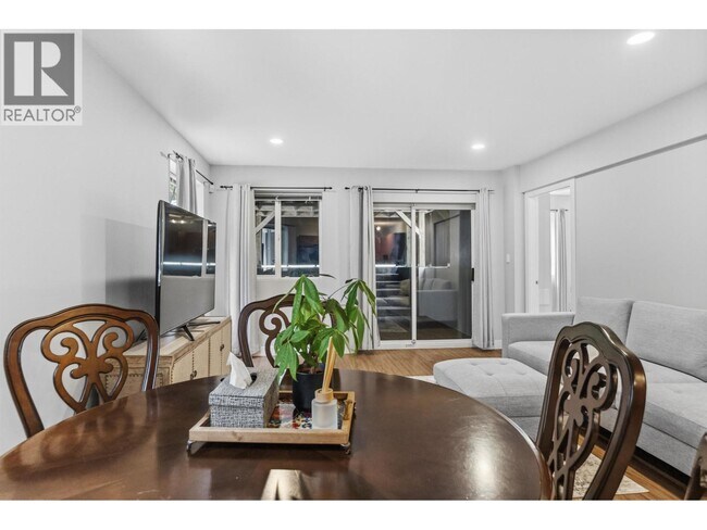 4225 Evergreen Ave
