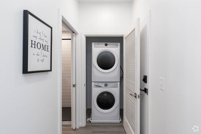 1BR 1BA 680SF