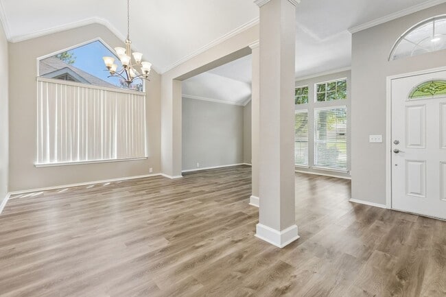 3313 Heatherbrook Dr