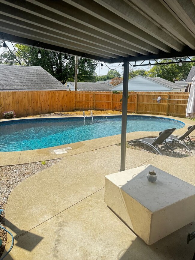 Photo - 2114 Robin Rd