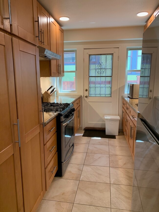 Kitchen - 1635 Derby St Unit 1