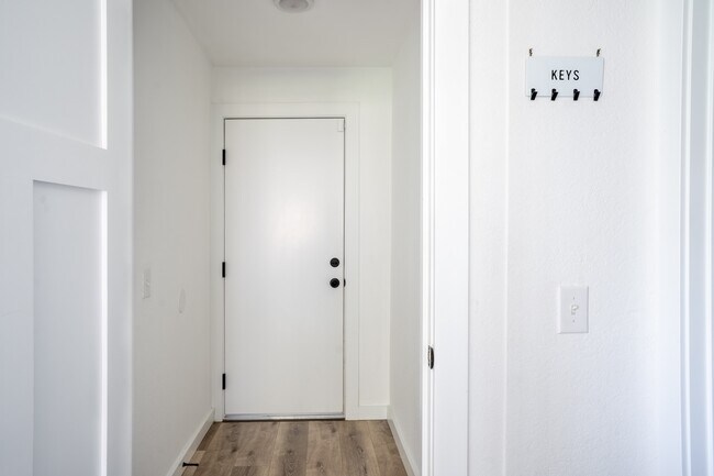 Photo - 906 N 101st St Unit Lower