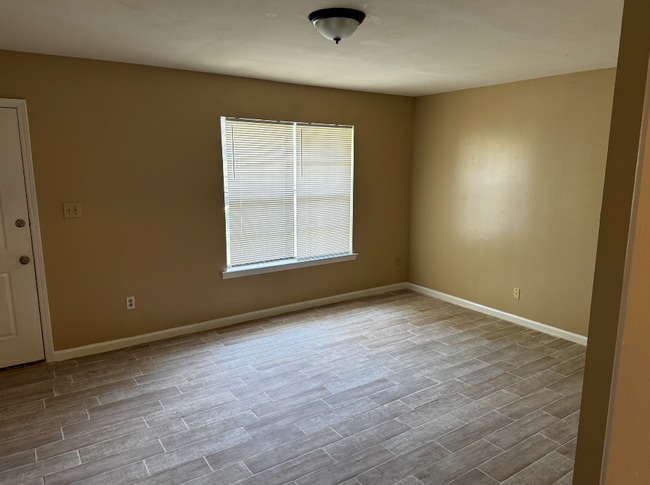 Photo - 940 Pebblebrook Dr