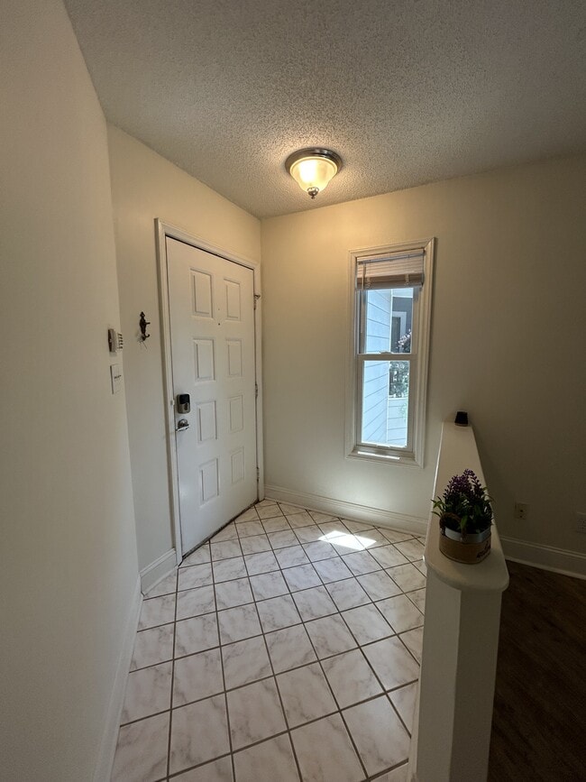 Photo - 104 Breezewood Dr