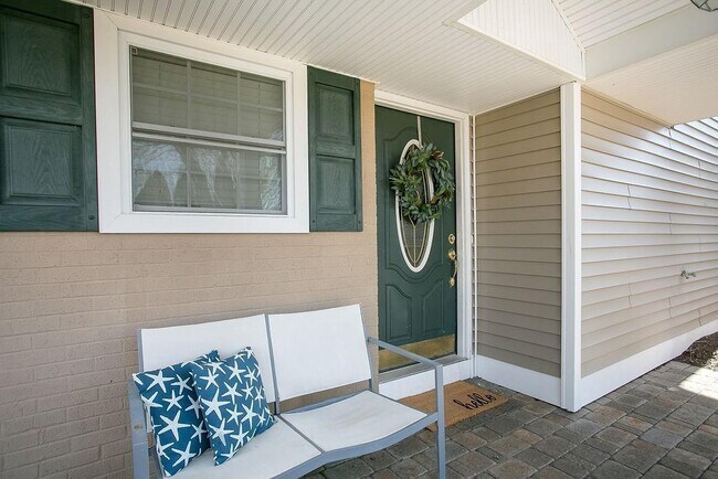 Photo - 1 Leland Point Dr