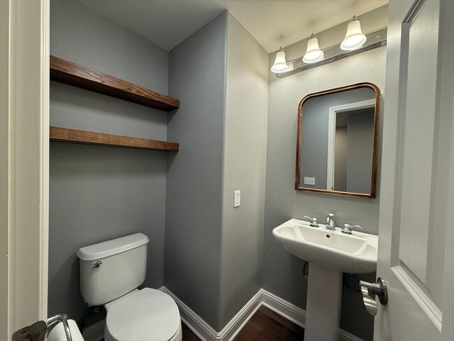 Photo - Beautifully Remolded Upscale 2 bed 2.5 bath Townhouse!