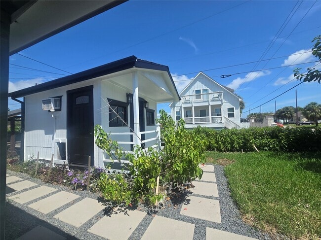Photo - 5102 Avenue L