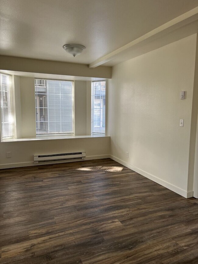 Photo - 102 - Raymond