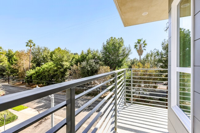 Photo - 5405 Hermitage Ave Unidad 201