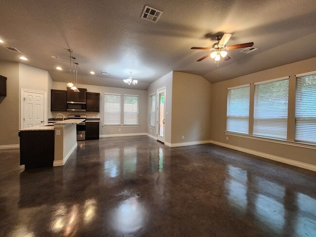 Photo - LOCATION! Walk to Torrey Park / Close to NB Downtown & Gruene / No Carpet / NBISD