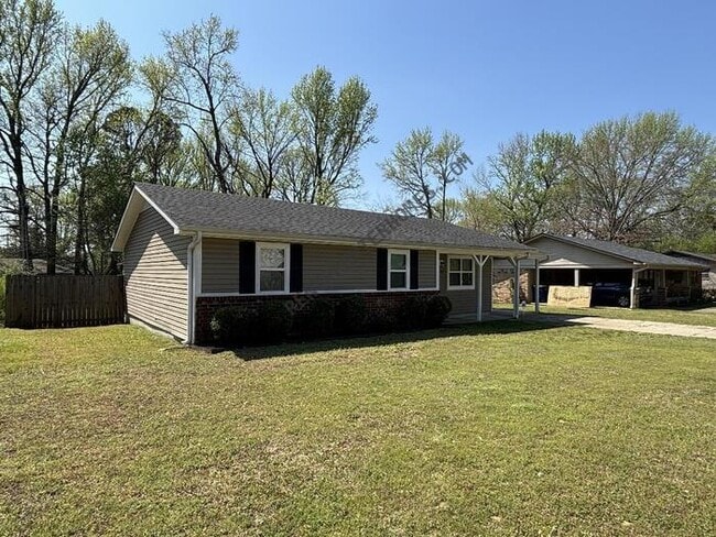 Building Photo - 27 Chalet St