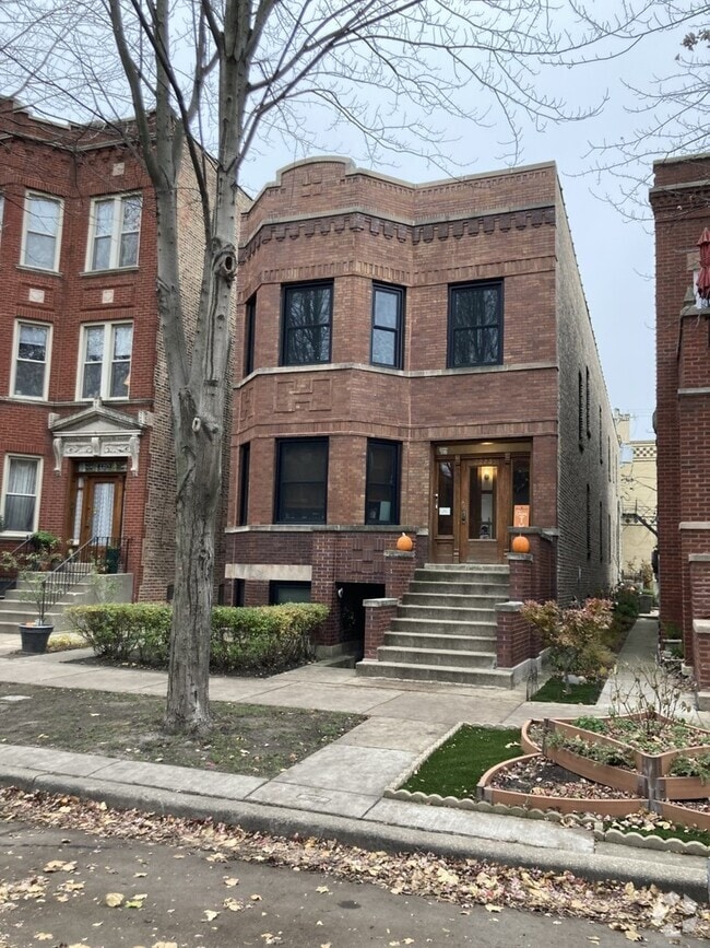Building Photo - 2223 W Iowa St Rental