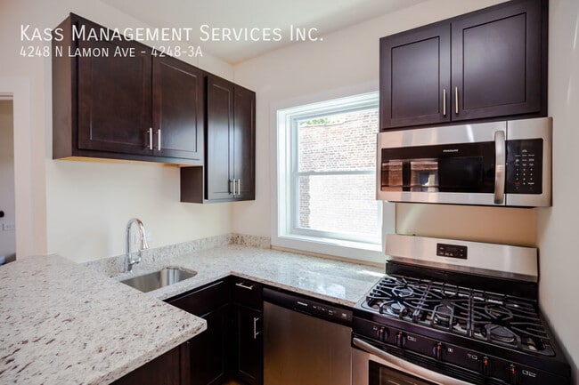 Building Photo - 4248 N Lamon Ave Unit 4248-3A Rental