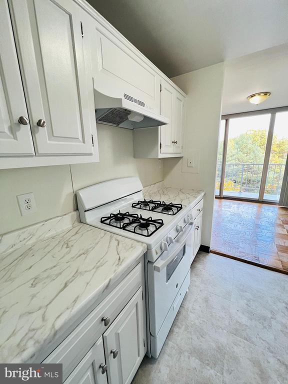 Photo - 4520 King St Unit 407