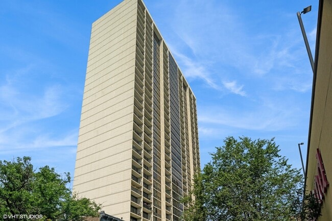 Photo - 1636 N Wells St House