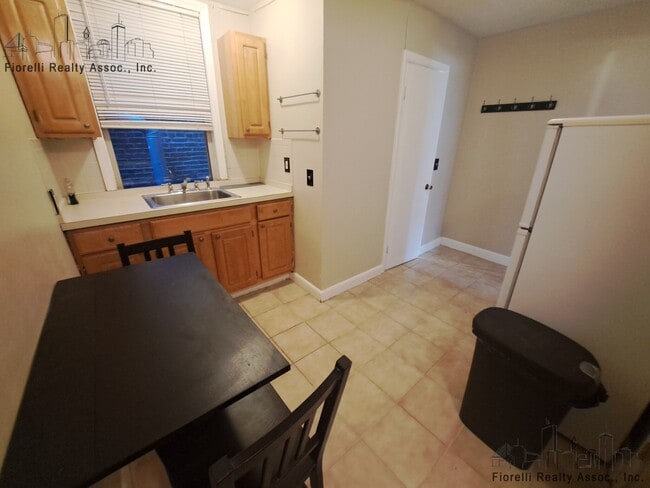 Photo - 18 Parmenter St Unit 1