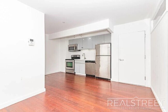 Photo - Stylish 2-Bedroom Bushwick Apartment with Huge Private Balcony & Prime Location Unidad 5B