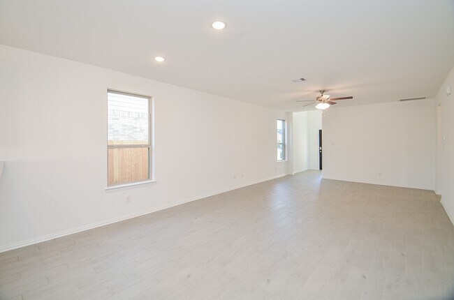 Photo - 7919 Royal Palm Dr