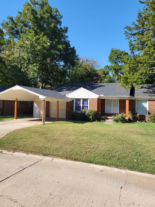 (4) Bed/(2) Bath in Core Norman Avail NOW!... - (4) Bed/(2) Bath in Core Norman Avail NOW!... House