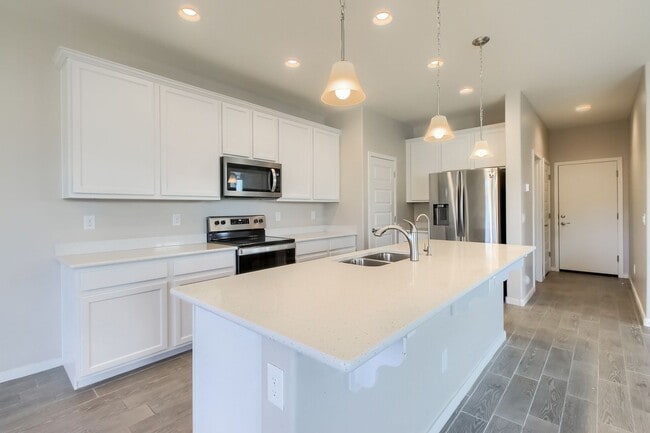 Photo - 905 S Canal Dr