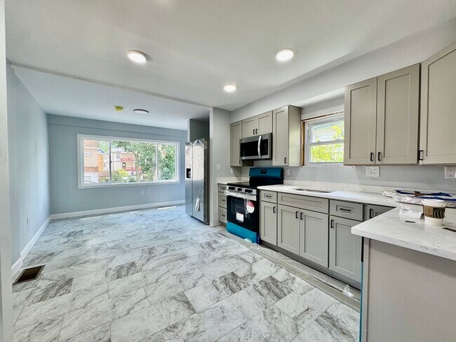 Photo - 201 Belmont St Unit 2