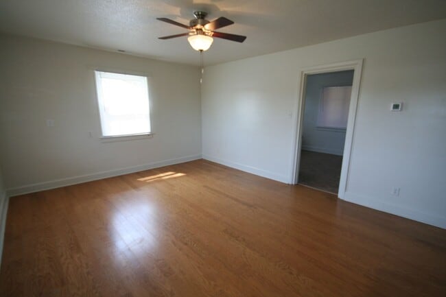 Photo - Lakewood Apartment / Central AC / Washer & Dryer / Walk to Duke West Unit 2006A