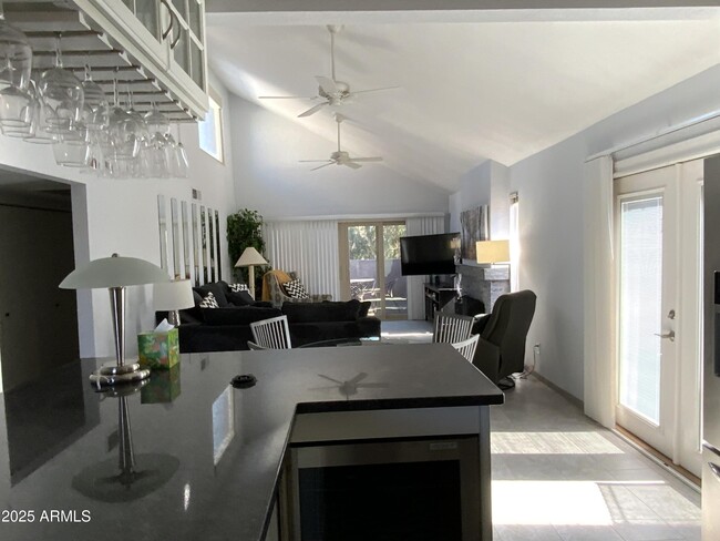 Building Photo - 7432 N Vía Camello Del Norte Rental