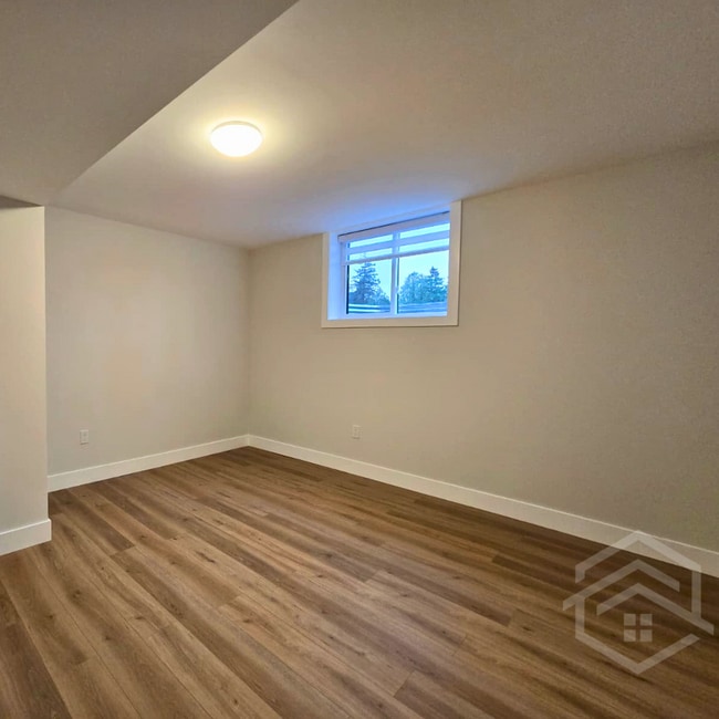 Photo - 9407 Elgin St